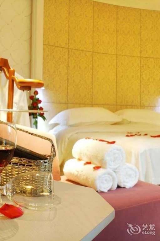 Фото Kunming Green Land Hotel