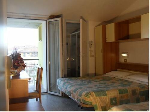 Гостиница Hotel Aros в Римини