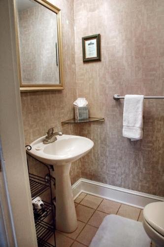 Фото Flag House Inn