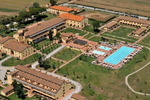 Гостиница Poggio all'Agnello Country & x26; Beach Residential Resort