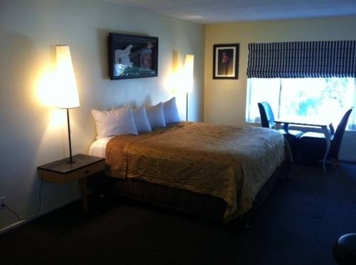 Фото Beverly Laurel Hotel