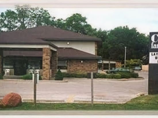 Фото Days Inn by Wyndham Stoughton Wi