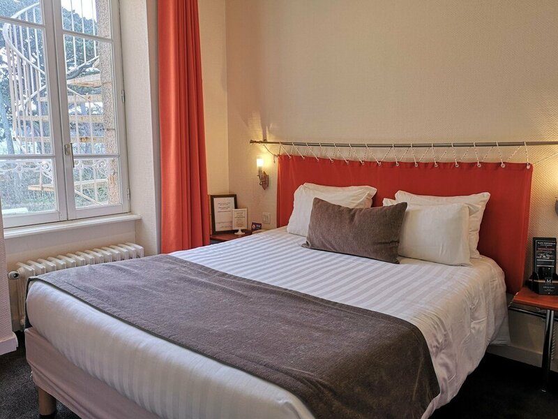 Гостиница Hôtel Aux Tamaris в Роскоффе