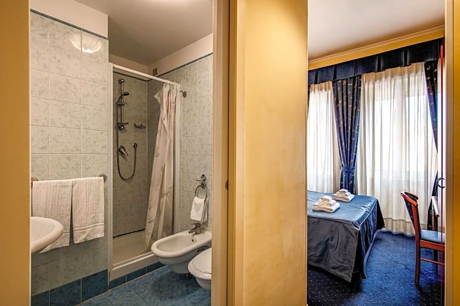 Фото Hotel Laura