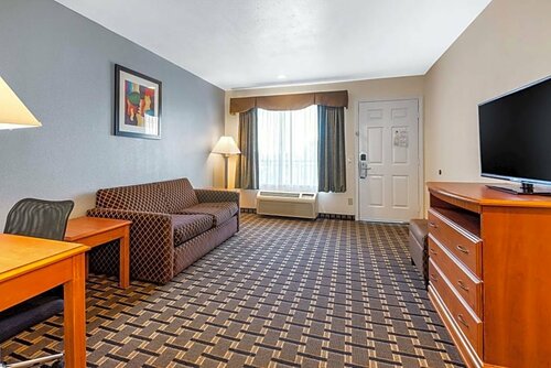 Гостиница Quality Inn & Suites Huntington Beach в Хантингтон-Бич