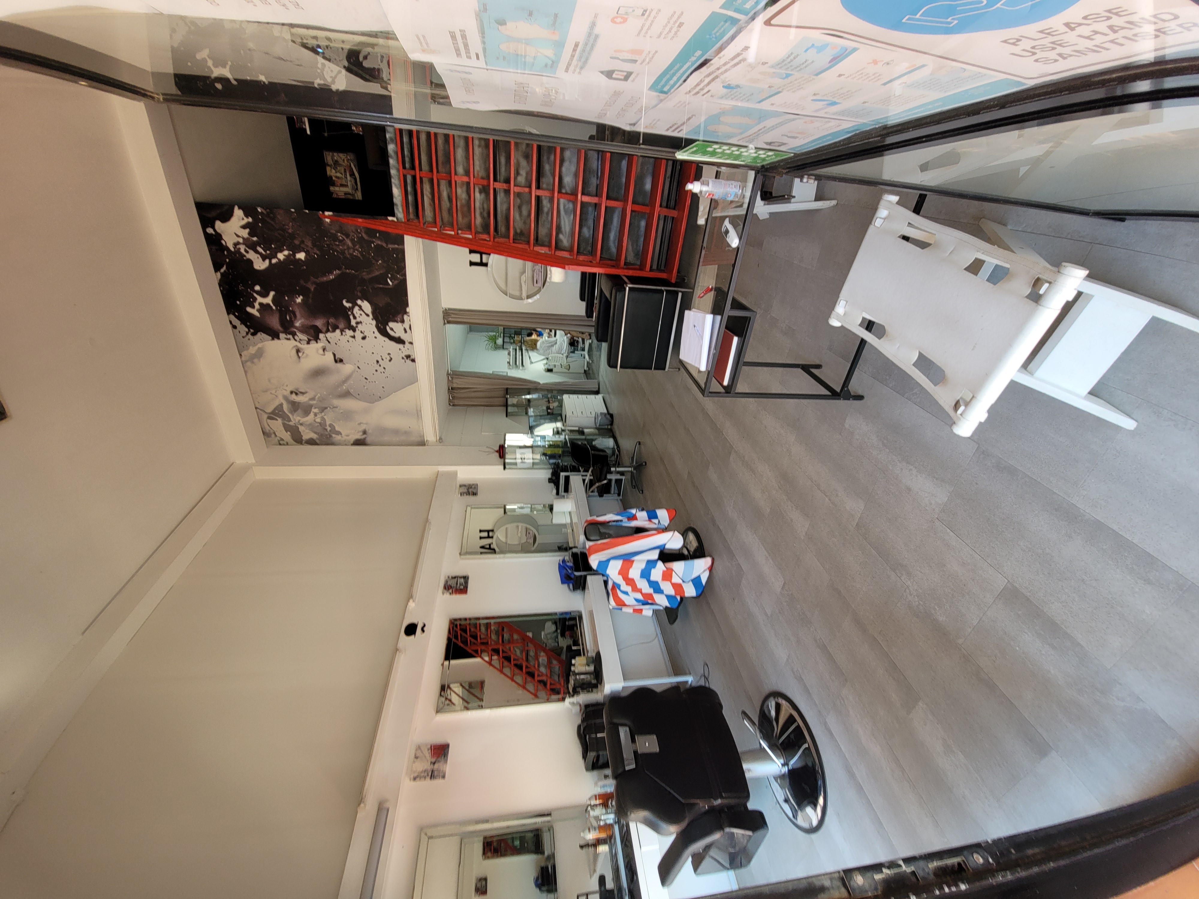 London Style Unisex Beauty Salon