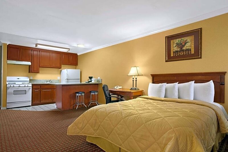 Travelodge Inn & Suites by Wyndham Gardena Ca