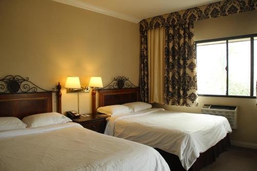 Фото Garden Suite Hotel