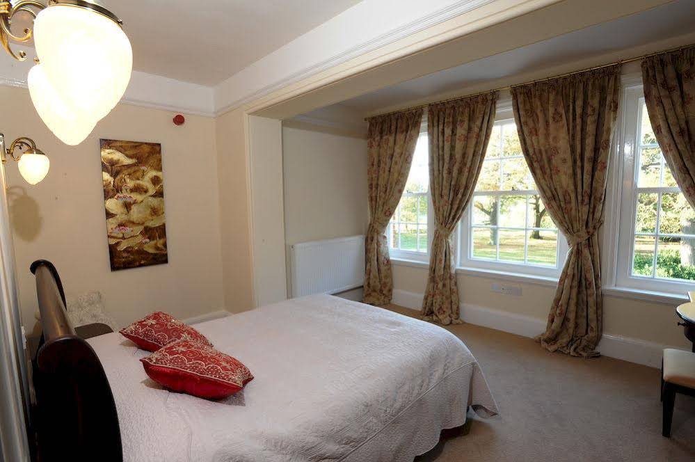 Фото The Dower House Hotel