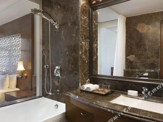 Фото Ramada Plaza by Wyndham Chandigarh Zirakpur