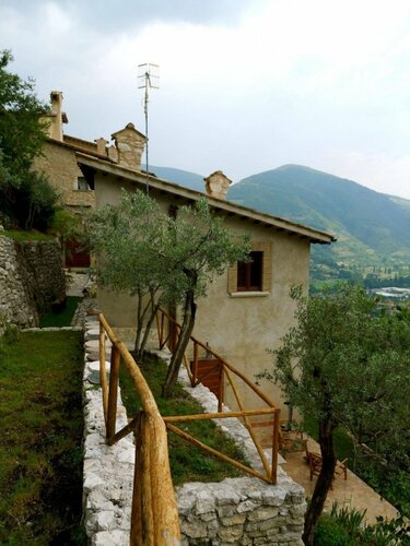 Гостиница Guesthouse Runcini dormire in un borgo medievale