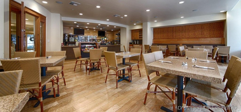 Фото Hilton Garden Inn Davis Downtown