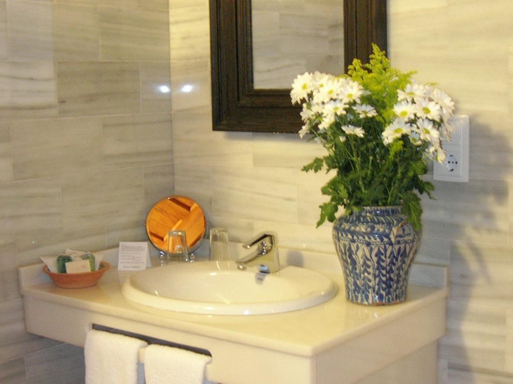 Фото Hotel Santa Isabel la Real