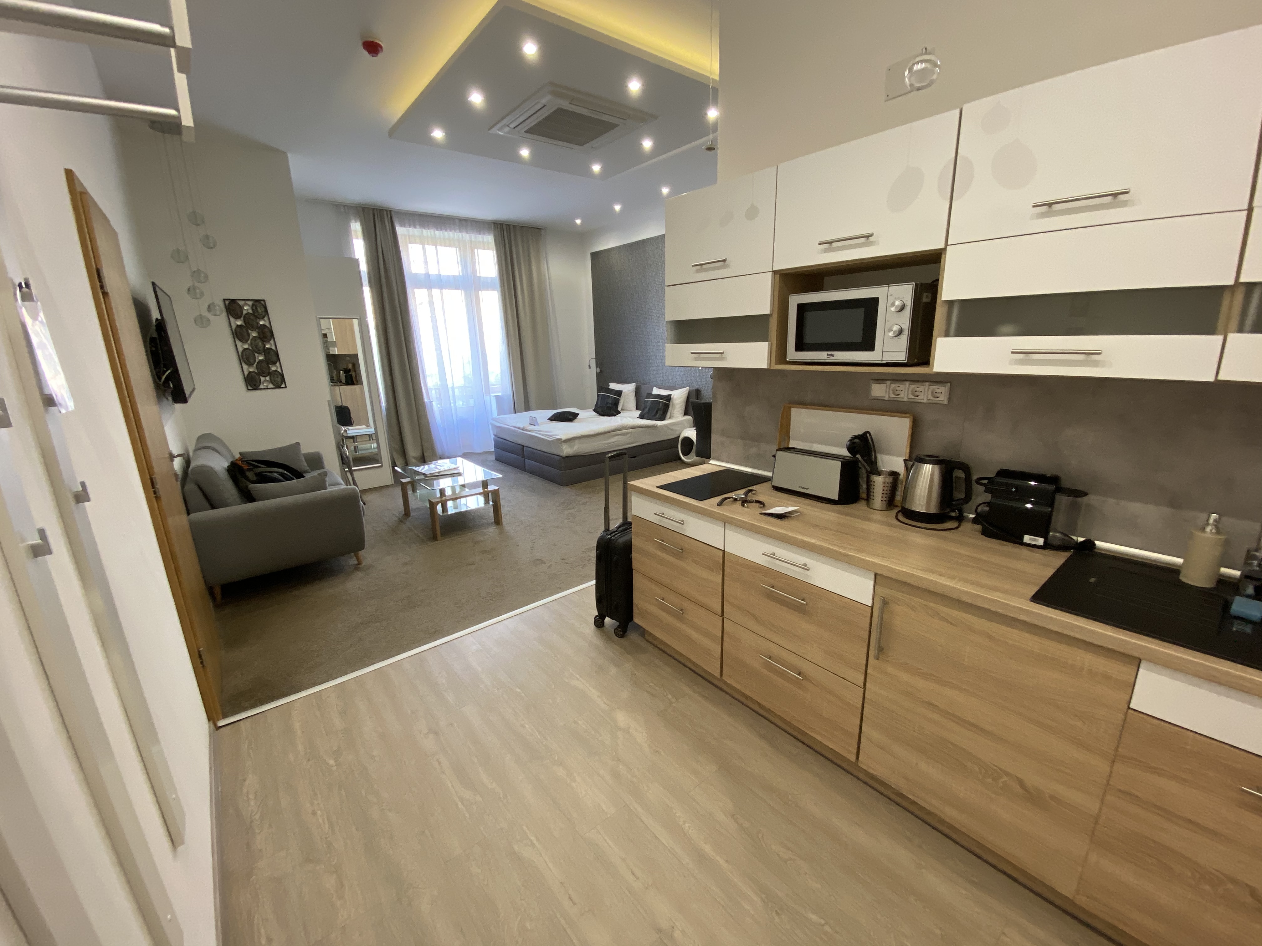 Фото Karoly Corner Residences