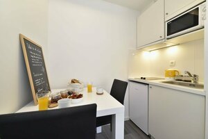 Гостиница At Queens Apartments