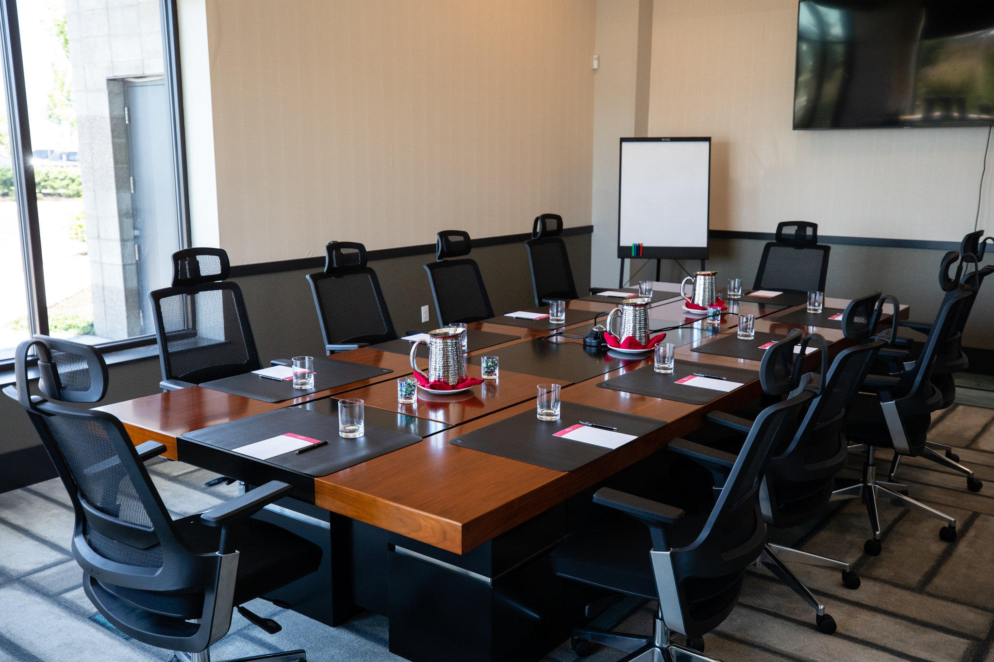 Фото Hotel Indigo Everett - Waterfront Place, an Ihg Hotel