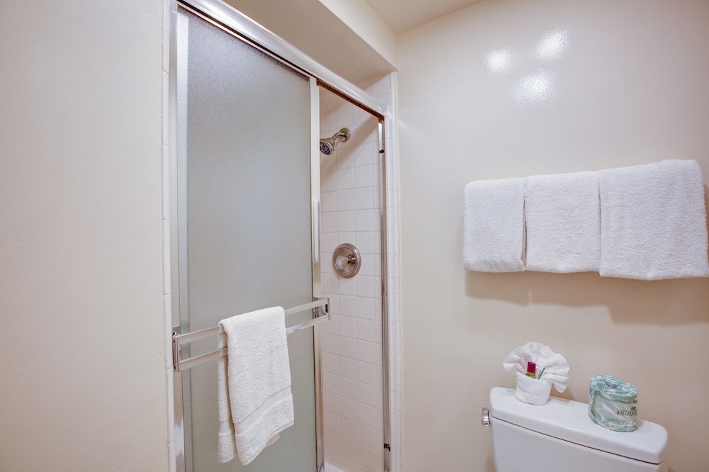 Фото Newport Channel Inn