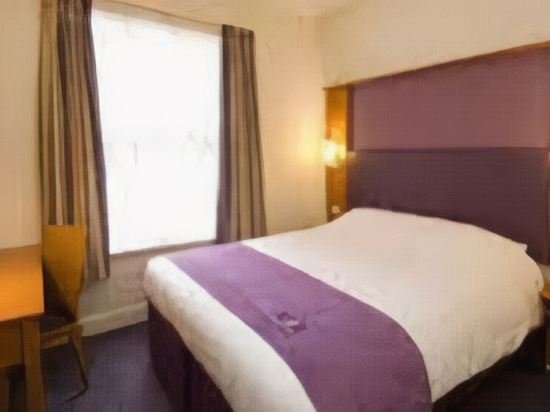 Фото Premier Inn London Ealing