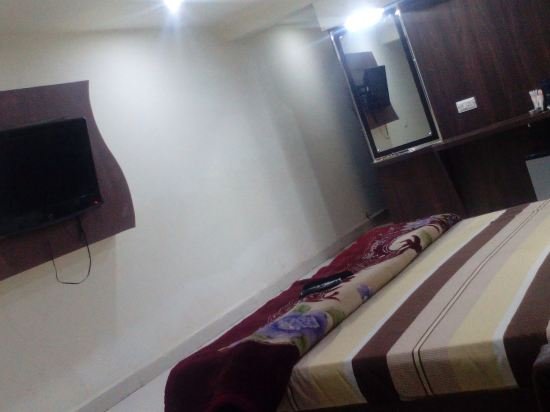 Фото Lals Plaza Hotel