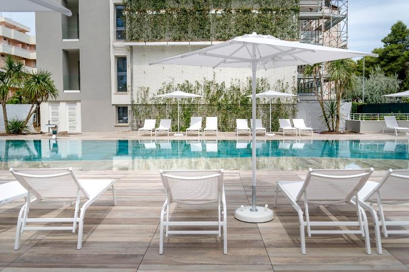 Фото Youmami Lifestyle Suite Hotel