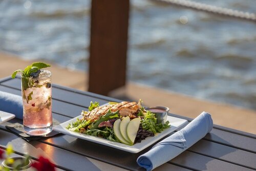 Гостиница Chautauqua Harbor Hotel - Jamestown в Джеймстауне