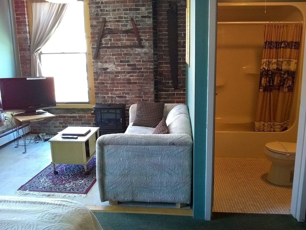 Фото The Charles Inn at Vacationland Inns