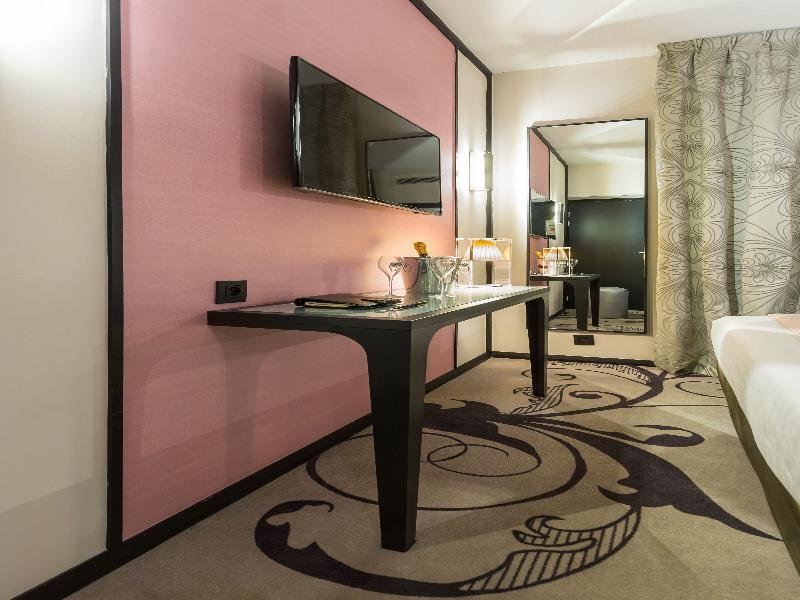 Фото Hotel Yllen Eiffel