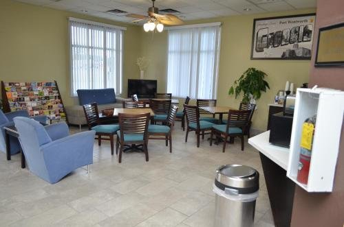 Фото Super 8 by Wyndham Port Wentworth Savannah Area