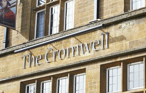 Гостиница Cromwell Lodge Hotel by Greene King Inns в Банбери