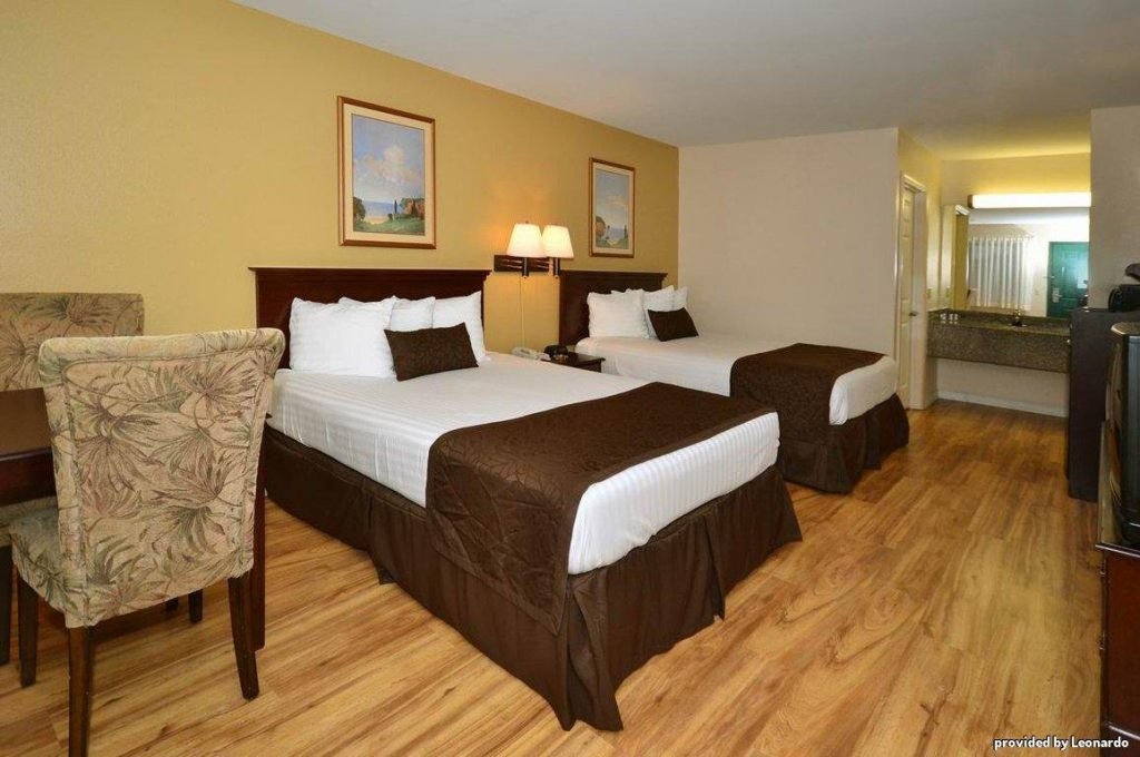 Фото SureStay Plus Hotel by Best Western Hammond