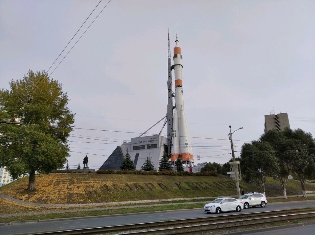 Monument to technology Soyuz Launch vehicle, Samara, photo