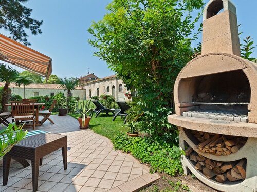 Гостиница Scenic Villa in Lido di Venezia With Garden