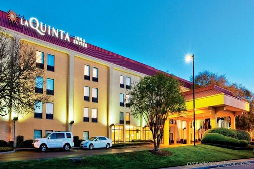 Внешний вид отеля La Quinta Inn & Suites by Wyndham Charleston Riverview в Чарлстоне, фото 1