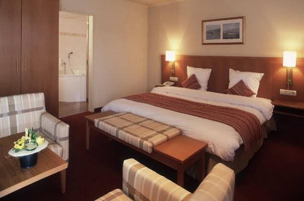 Фото Van Der Valk Hotel Charleroi Airport