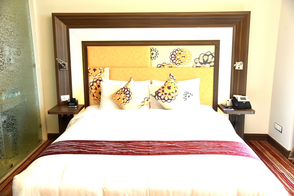 Фото Novotel Pune Viman Nagar Hotel