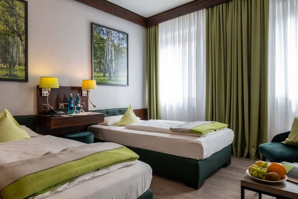 Фото Hotel Goldener Hirsch