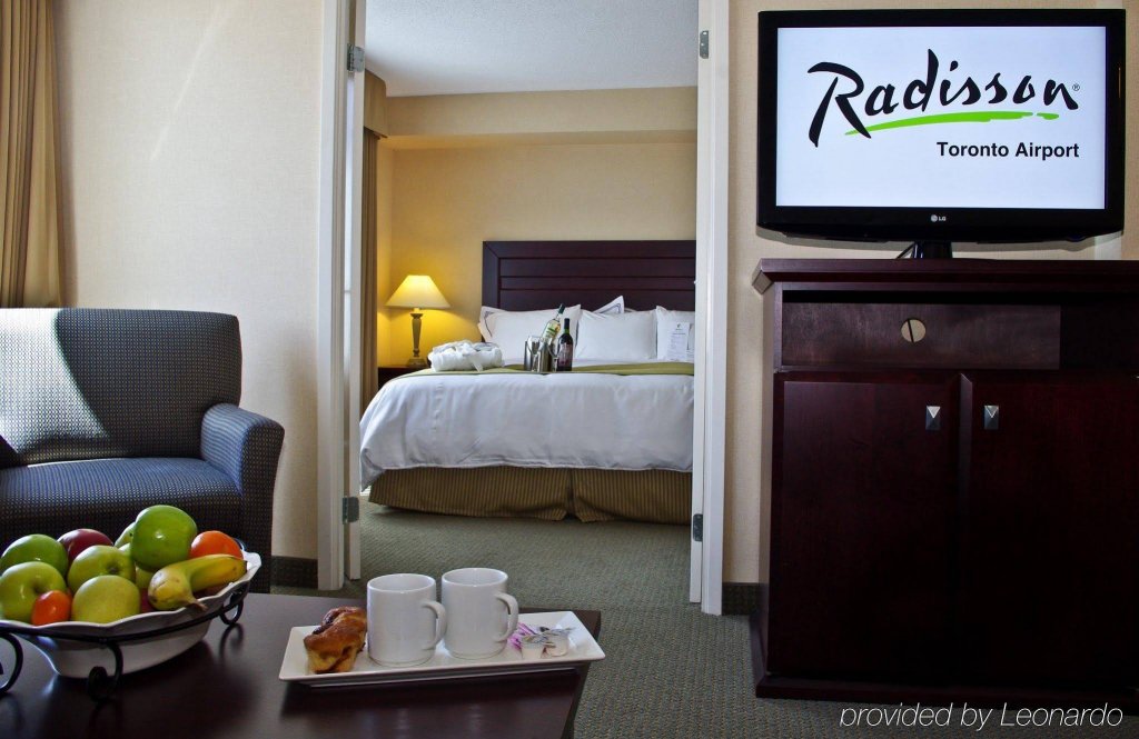 Фото Radisson Suite Hotel - Toronto Airport