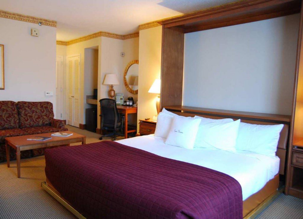 Фото Doubletree by Hilton Charlotte - Gateway Village