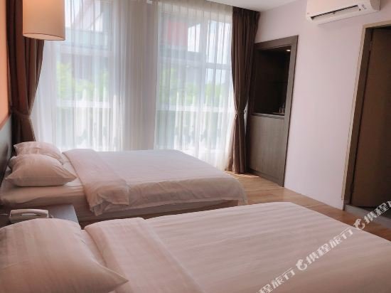 Фото Golden Peak Inn