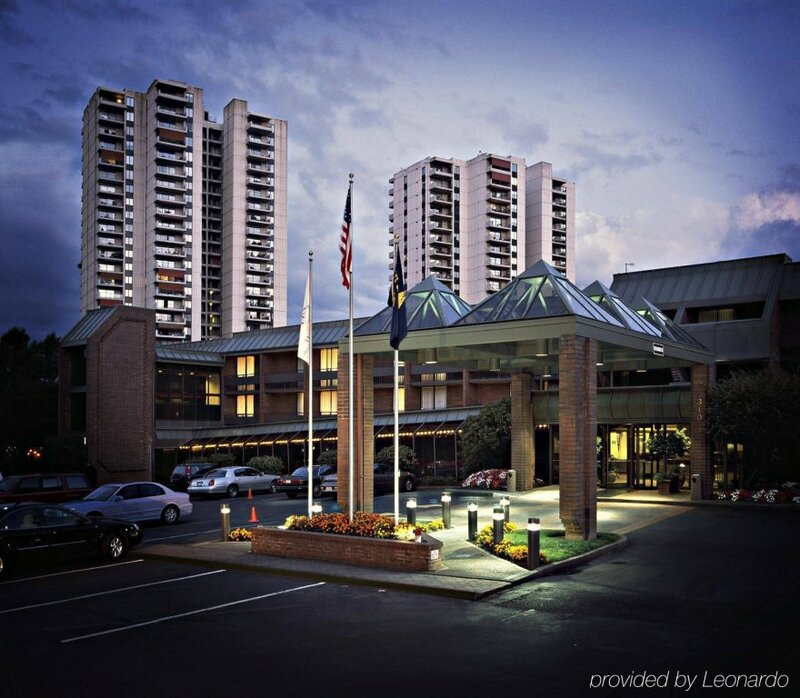 Гостиница University Place Hotel & Conference Center