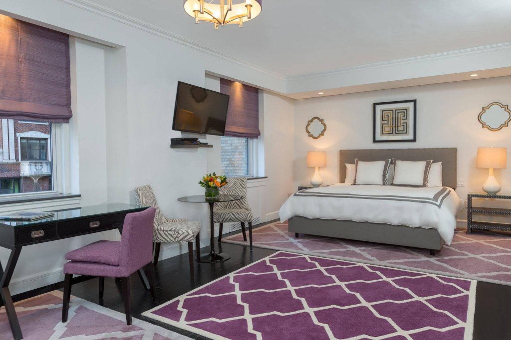 Фото The Lombardy Hotel