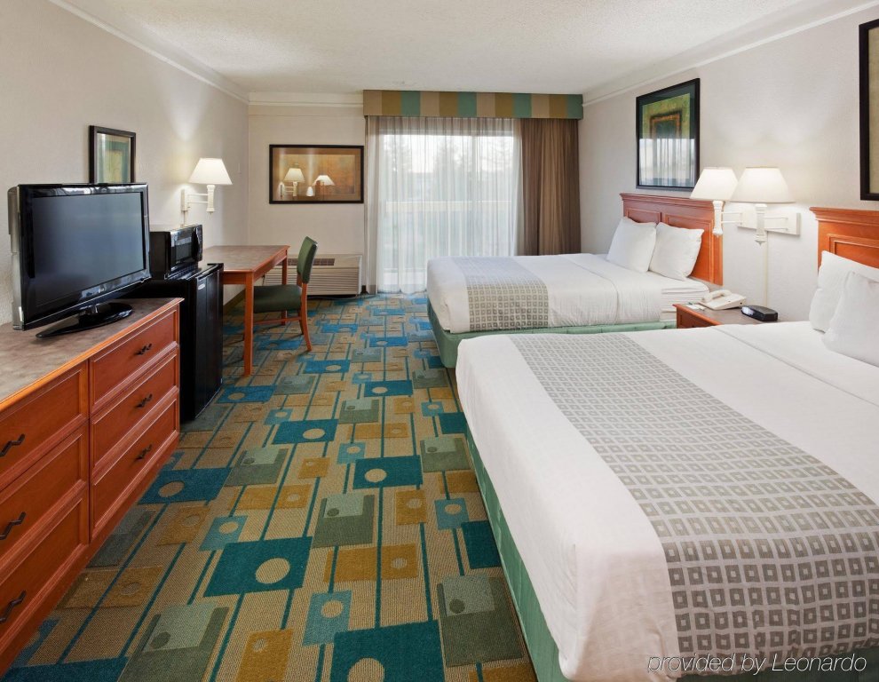 Фото La Quinta Inn & Suites by Wyndham Redding