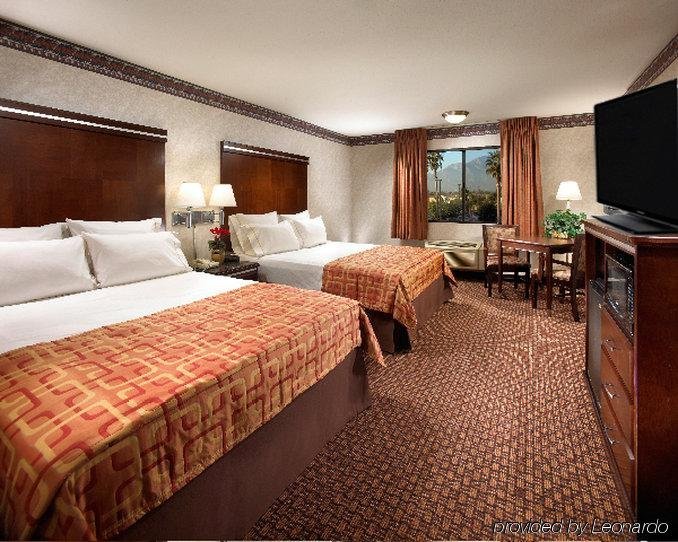 Фото Candlewood Suites Ontario - Convention Center