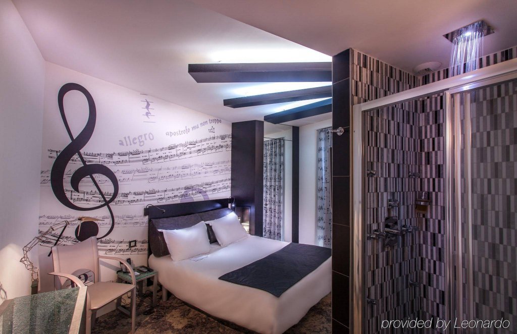 Фото Apostrophe Hotel