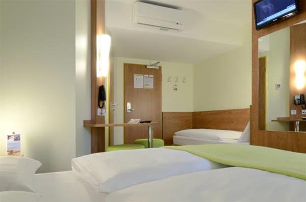 Фото B&b Hotel Würzburg