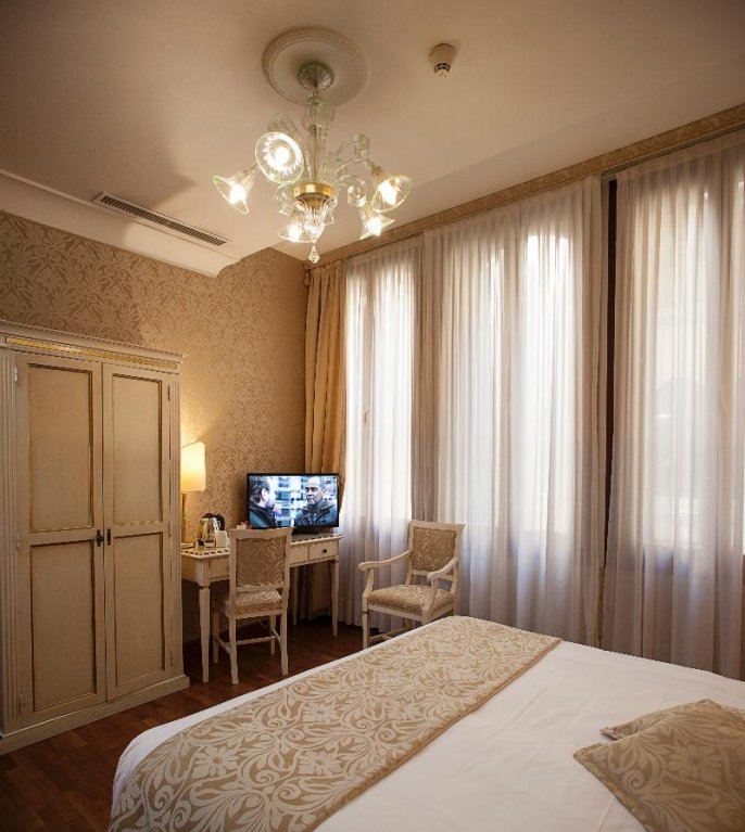 Фото Gold Venetian New Style Ca' D'Oro