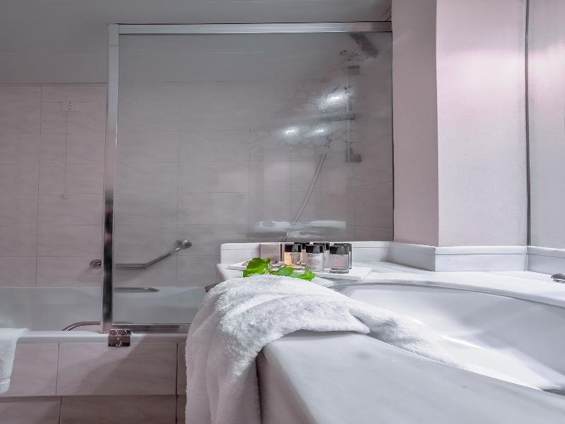 Фото Mediterranean Hotel