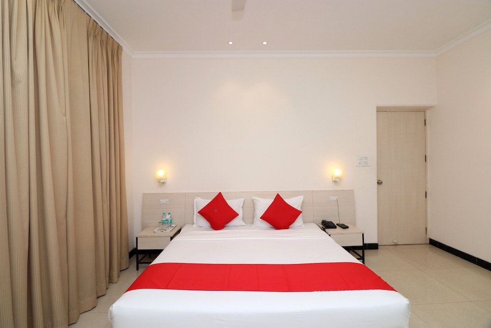 Фото Capital O 1796 Grand Hotel