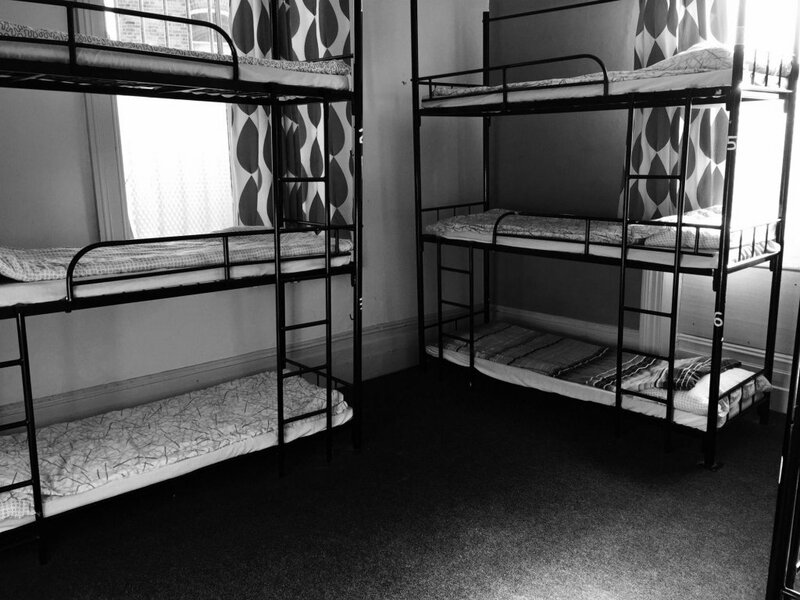 Гостиница Arsenal Tavern Backpackers