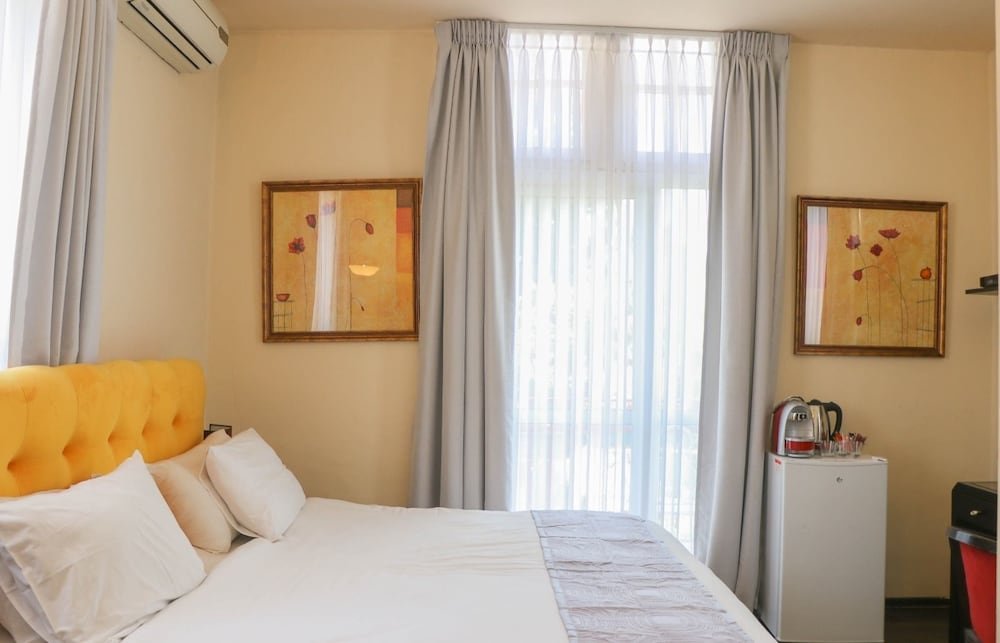 Фото The Colony Hotel